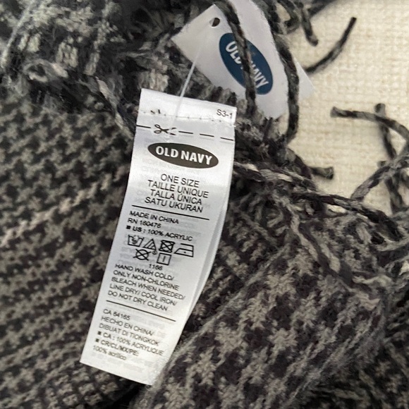 NWT Old Navy Black and Gray Houndstooth Scarf - Picture 4 of 5